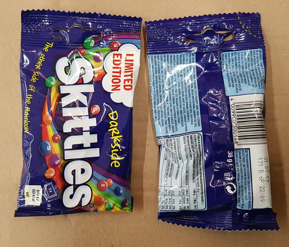 Skittles 80 bags X 38 g Wild Berry x 20 bags , Crazy Sours x 20 bags , Dark side x 20 bags , Fruits x 20 bags - Image 6